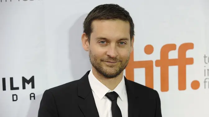 Tobey Maguire dan Jennifer Meyer Resmi Cerai Usai 10 Tahun Gugatan