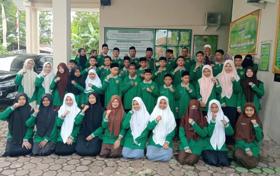 Kemenag Bireuen Lepas 33 Peserta OMI ke Tingkat Provinsi Aceh, Kakankemenag Ingatkan Doa dan Akhlak