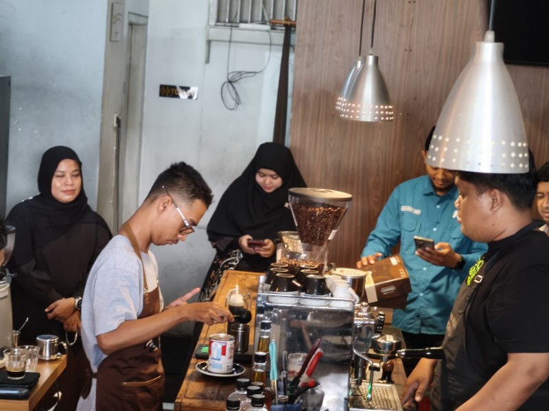 8 Penyandang Tunarungu di Balikpapan Latih Dasar Barista, Sejumlah Kafe Siap Buka Lowongan Kerja