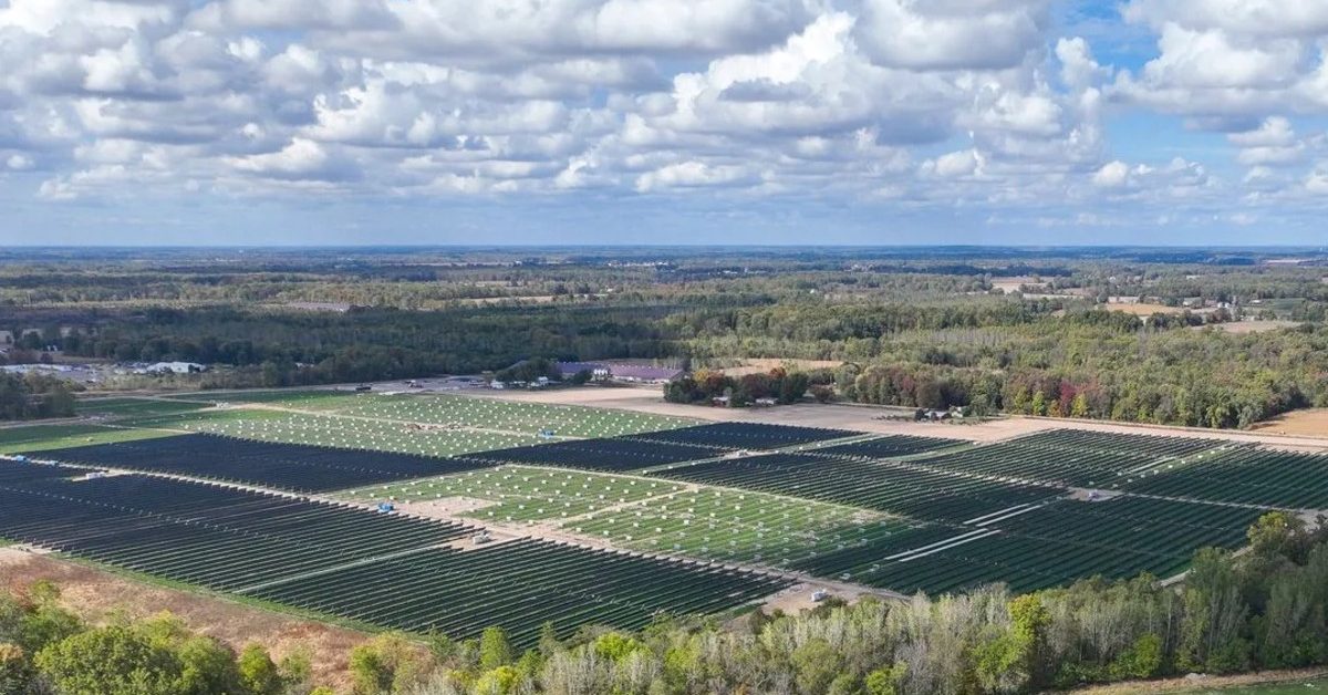 Ford Danai Solar Farm 100 MW di Michigan untuk Pabrik Ramah Lingkungan