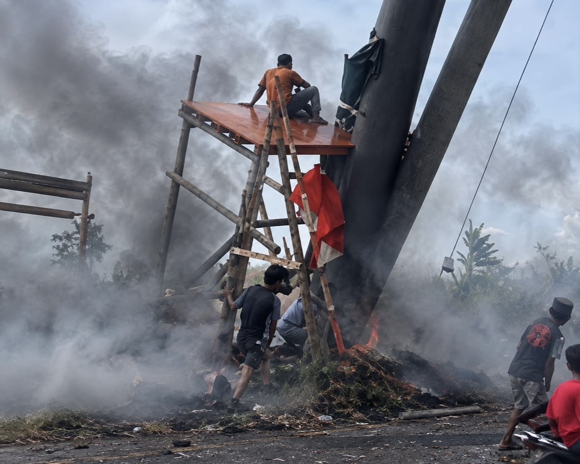Kebakaran Hutan Tutup Jalur Turun di Gunung Gamalama, 4 Pendaki Terjebak di Atas Ternate