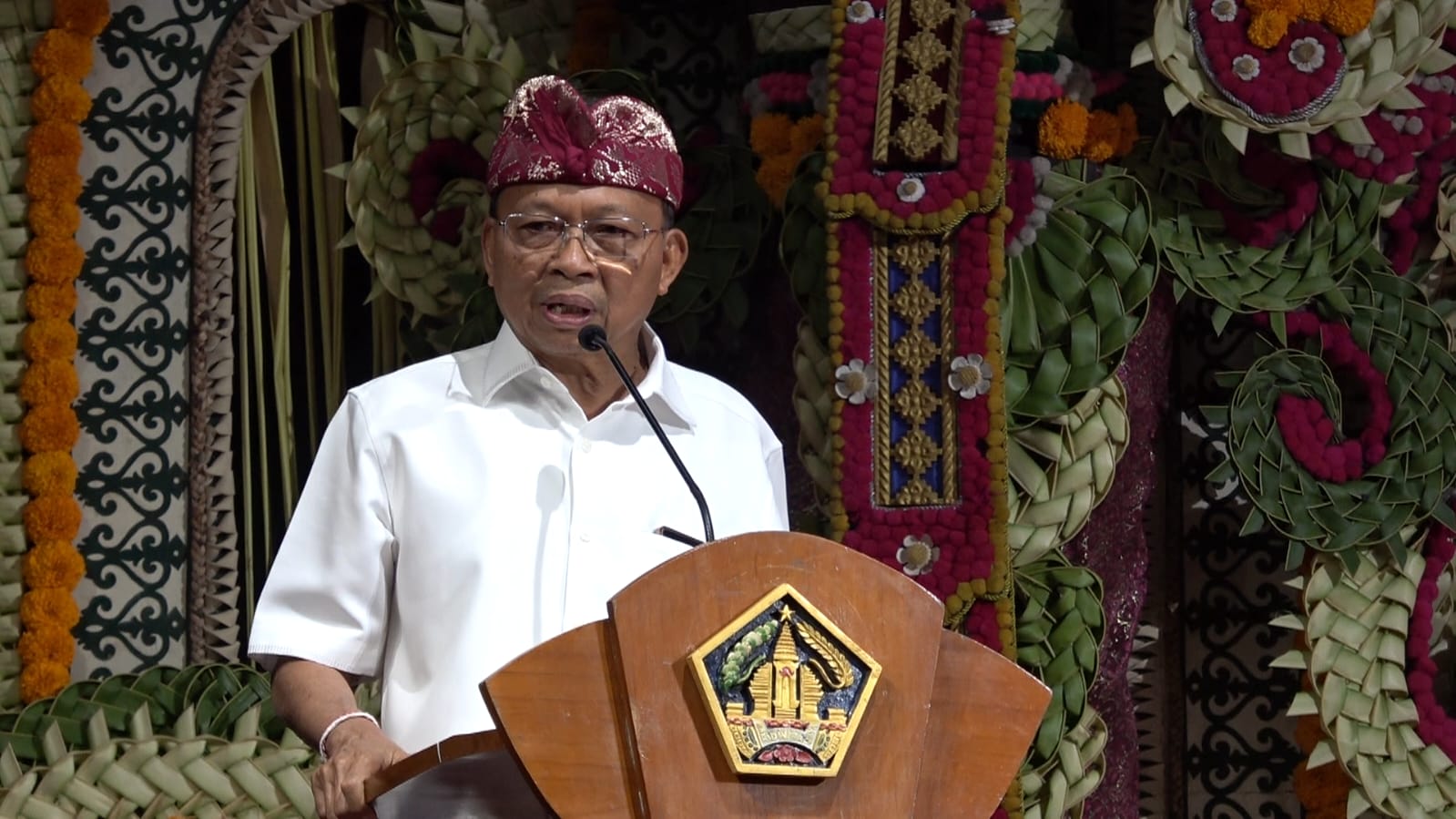 TKD Bali Dipangkas Rp1,5 Triliun di 2026, Gubernur Koster Sebut Jalan di Karangasem dan Jembrana Tak Terawat