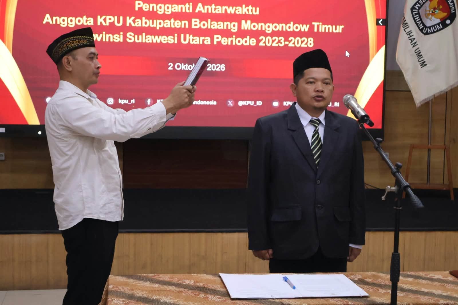 Jamal Rahman Dilantik sebagai PAW Anggota KPU Boltim Periode 2023–2028 di Kantor KPU Sulut