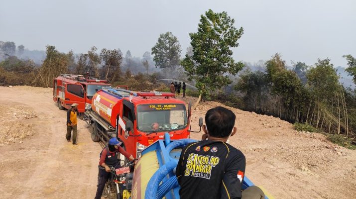 Satpol PP dan Damkar Kalsel Sesuaikan Patroli Karhutla di Ring 1 Bandara Syamsudin Noor, 60 Unit Dompeng Masih Beroperasi