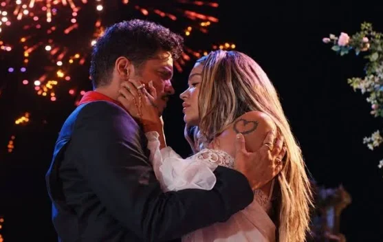 Bruno Mars Rilis Video Musik Dance With Me, Gandeng Karol G
