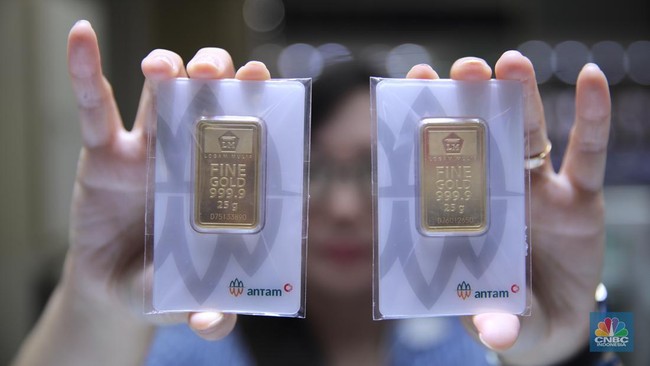 Harga Emas Antam Turun Rp 2.000 ke Rp 2.574.000 per Gram