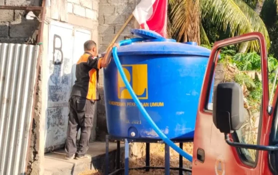 BPBD Buleleng Salurkan 10 Ribu Liter Air Bersih ke Dua Banjar di Desa Sinabun Saat Kemarau Panjang
