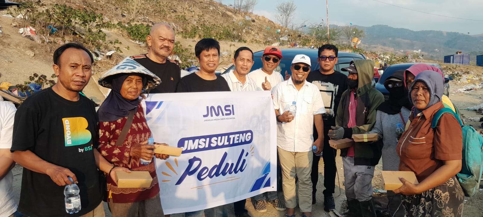 JMSI Sulteng Bagikan 100 Paket Makanan ke Pekerja TPA Kawatuna Palu, Jumat Berbagi Jadi Agenda Rutin
