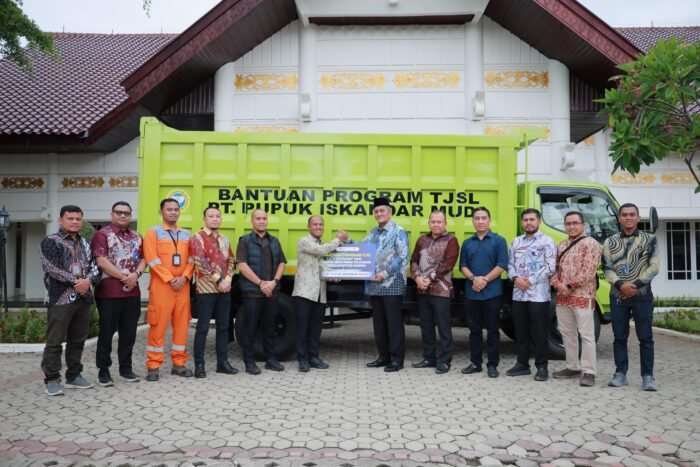 PT PIM Serahkan Truk Sampah Hino Dutro ke Pemkab Aceh Utara, Perkuat Armada Kebersihan Dewantara