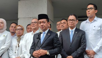 Bahlil Lahadalia Rangkap Jabatan Menko, Isi Garasi Cuma Dua Mobil Lawas