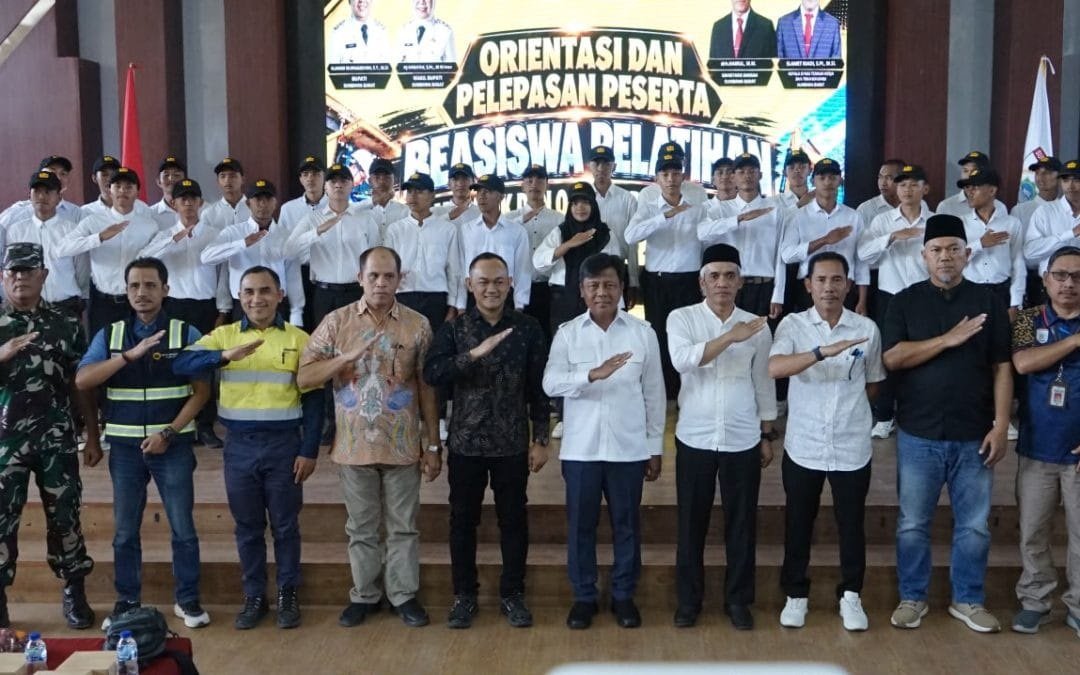 Bupati Sumbawa Barat Lepas 32 Penerima Beasiswa Alat Berat, 31 Laki-laki dan 1 Perempuan Berangkat ke Jakarta dan Semarang