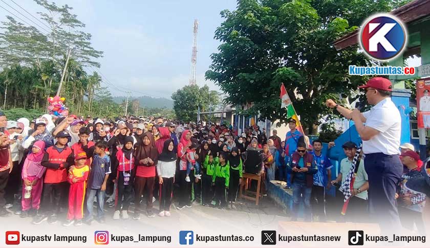 Ribuan Warga Meriahkan Jalan Sehat HUT ke-35 Lampung Barat, Sepeda Motor hingga Seragam Gratis Dibagikan