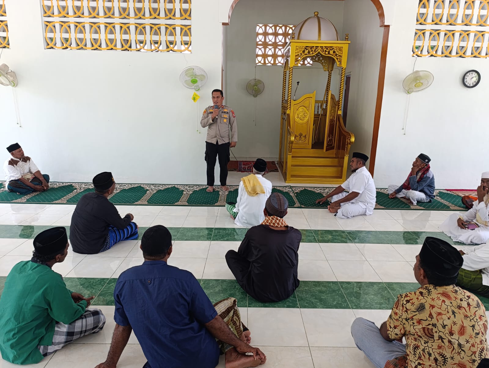 Polsek Pasanea Imbau Warga Cegah Karhutla lewat Salat Jumat dan Ibadah Minggu di Maluku Tengah