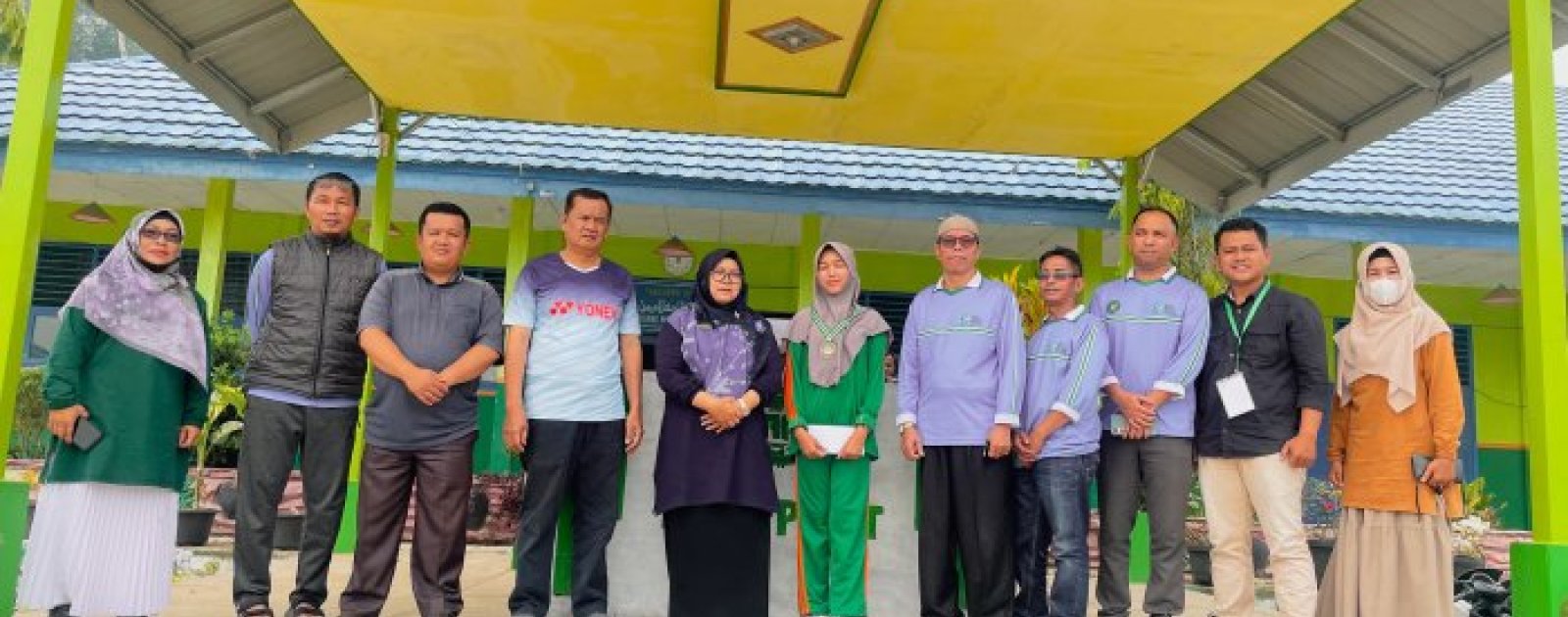 MAN 3 Kerinci Lepas Kontingen OMI ke Tingkat Provinsi Jambi, Kepala Madrasah Serahkan Bantuan Transportasi