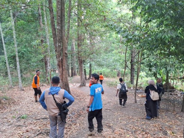 Dua Pendaki Terjebak Karhutla di Jalur Gamalama Ternate Dievakuasi Selamat, Tim SAR Turunkan Korban dari Taman Love