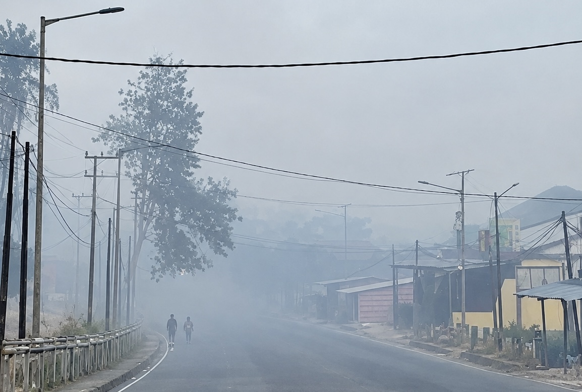Kabut Asap Karhutla Selimuti Pulau Morotai, Warga Keluhkan Mata Perih dan Sesak Napas