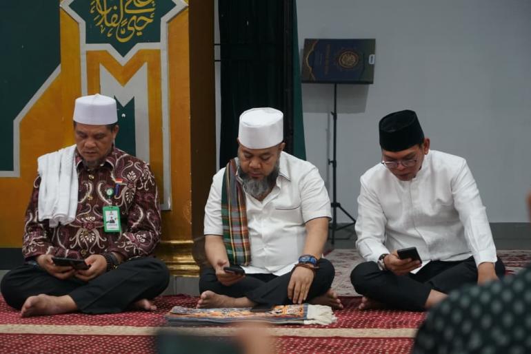 Gubernur Bengkulu Helmi Hasan Salurkan Sembako dan Santunan untuk Dhuafa dan Anak Yatim di Seluma