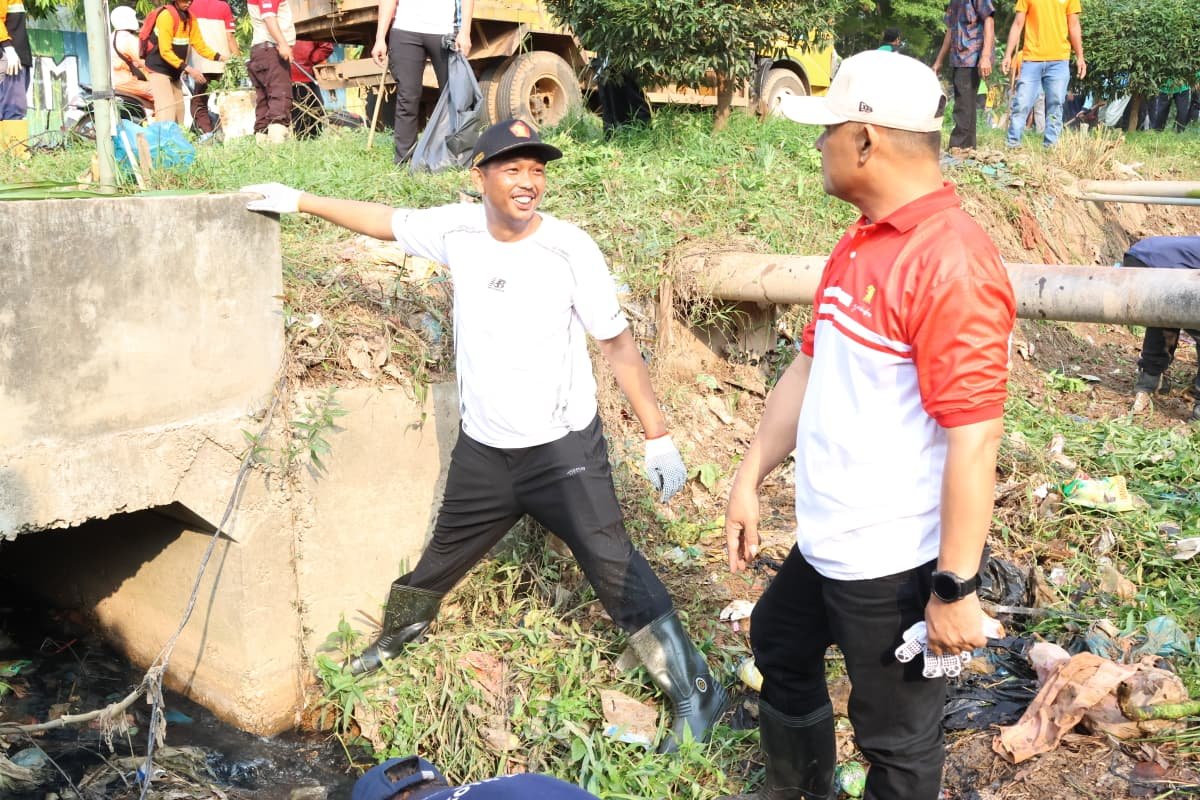 Ketua DPRD Kepri Iman Sutiawan Pimpin Kerja Bakti Gerakan ASRI di Sei Beduk, Libatkan Ojol hingga Nelayan