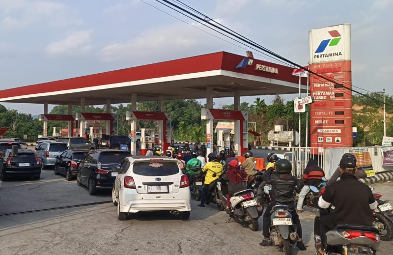 Kuota BBM Subsidi Kaltim Dipangkas 50 Persen, Antrean SPBU Samarinda Memanjang