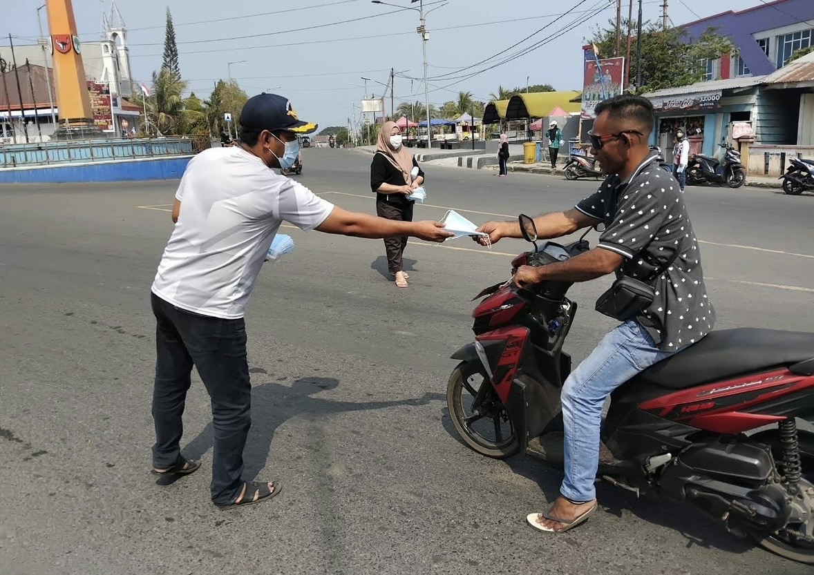 Dinkes Pulau Morotai Bagikan 5.000 Masker ke Warga Antisipasi Kabut Asap Karhutla