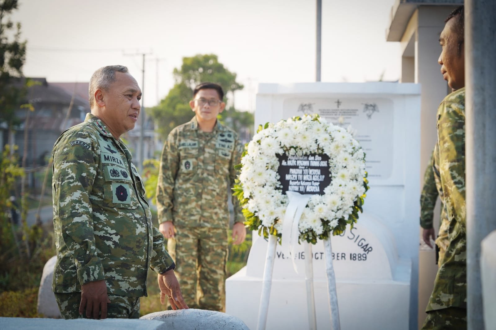 Pangdam XIII/Merdeka Mayjen TNI Mirza Agus Ziarah ke Makam Mayor Benyamin T. Sigar di Minahasa