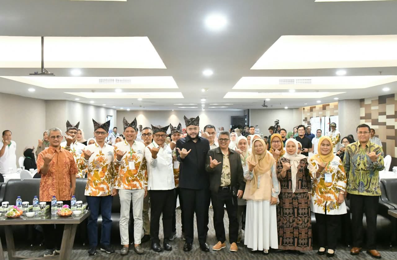 Wali Kota Padang Buka Rakerda Gapopin Sumbar 2026, 100 Kacamata Gratis Dibagikan ke Pelajar
