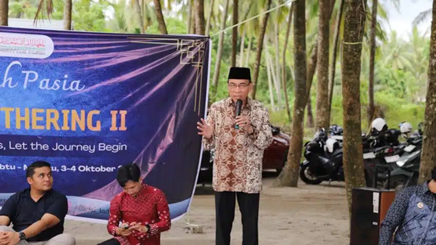Wawako Padang Ajak Alumni Diniyah Pasia Dukung Smart Surau di Gathering II Pantai Pasir Jambak