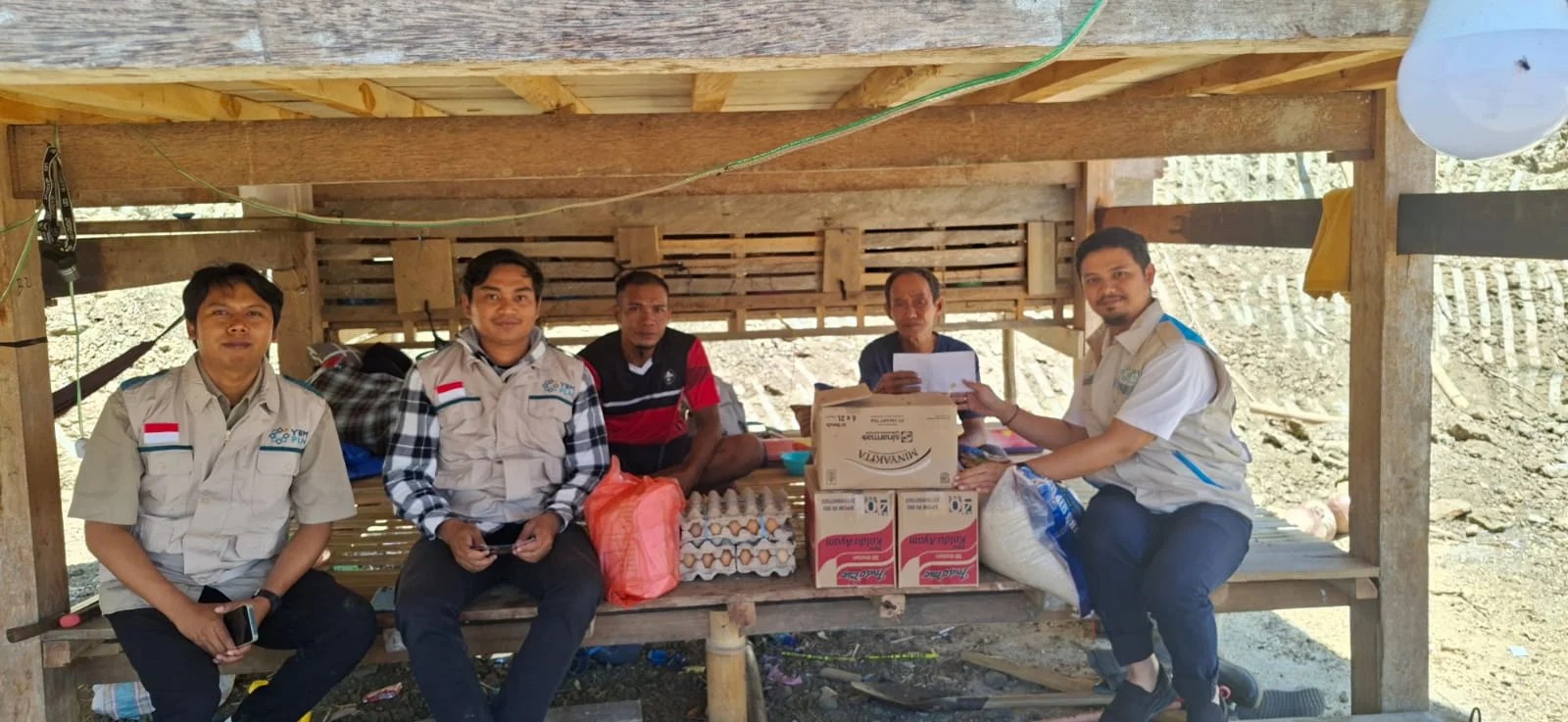 YBM PLN Salurkan Bantuan Listrik Gratis hingga Beasiswa di 4 Kabupaten Sulselrabar