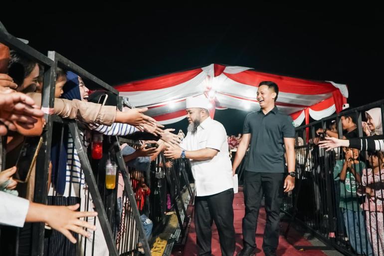 Semarak Merah Putih di Seluma, Gubernur Bengkulu Beri Ruang UMKM Jualan di Masjid Agung