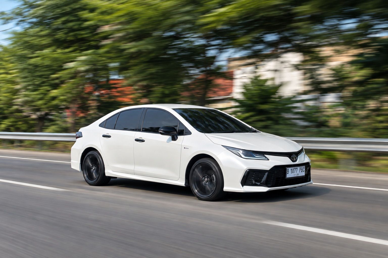 Test Drive Toyota Corolla Altis Hybrid EV: Sedan Nyaman dengan Konsumsi BBM Efisien