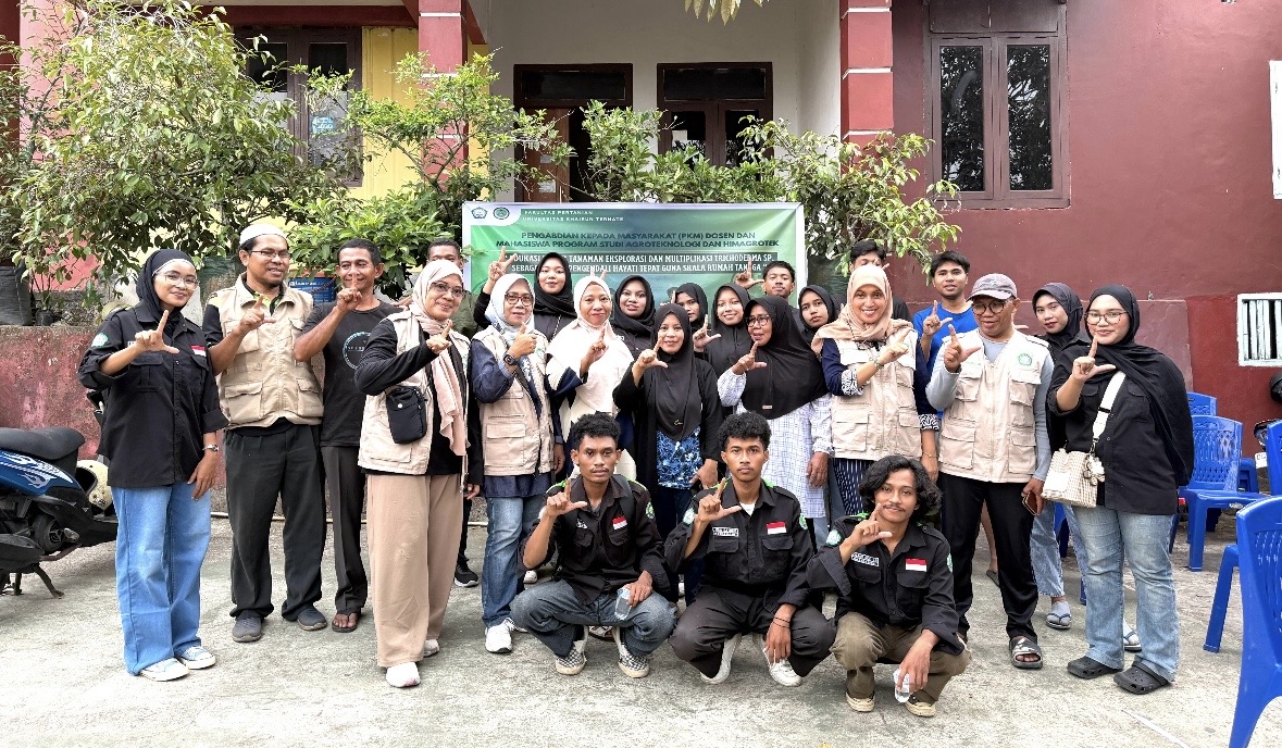 Mahasiswa Unkhair Latih KWT Maliaro Ternate Produksi Pestisida Hayati dari Trichoderma