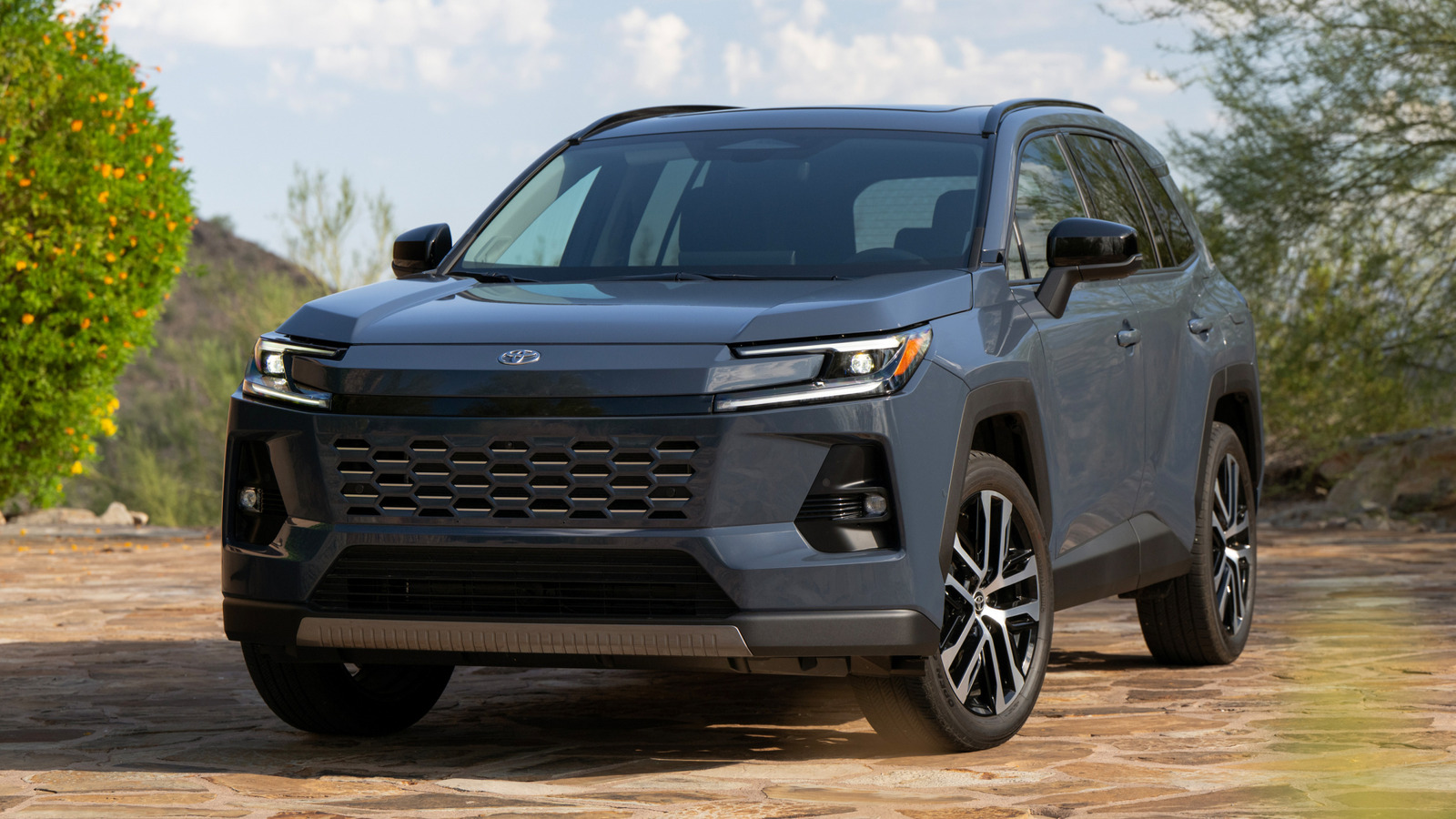 Toyota RAV4 2026 Lawan Honda CR-V hingga Tucson, Ini Beda Harga dan Fiturnya