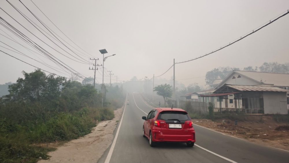 Kebakaran Lahan Pelita 8 Merembet ke Pelita 9, Kabut Asap Selimuti Poros Samarinda-Anggana