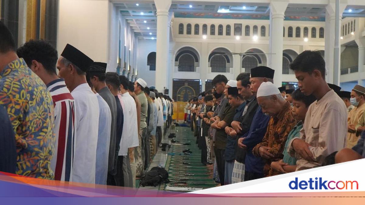 Jadwal Sholat Kota Cirebon Hari Ini Minggu 4 Oktober 2026, Lengkap dengan Dalil Al-Qur'an soal Menjaga Salat