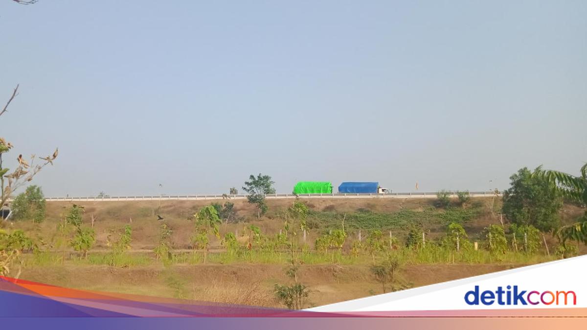 Pasutri Jakarta Tewas Ditabrak Truk Kabur Saat Ganti Ban di Tol Jogja-Solo Klaten