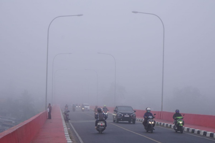 Kabut Asap Karhutla Selimuti Palembang, PM2.5 Tembus 881 µg/m³ Masuk Zona Berbahaya