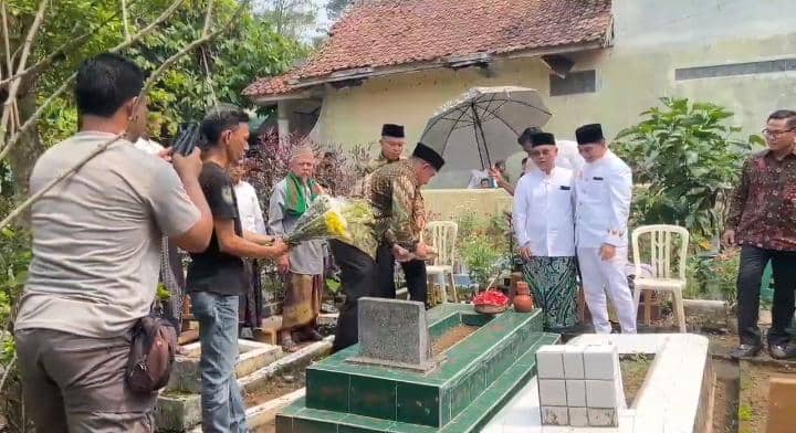 Jenderal Suyudi Ario Seto Ziarah ke Makam Kakek-Nenek di Lebak 4 Hari Setelah Dilantik Kapolri