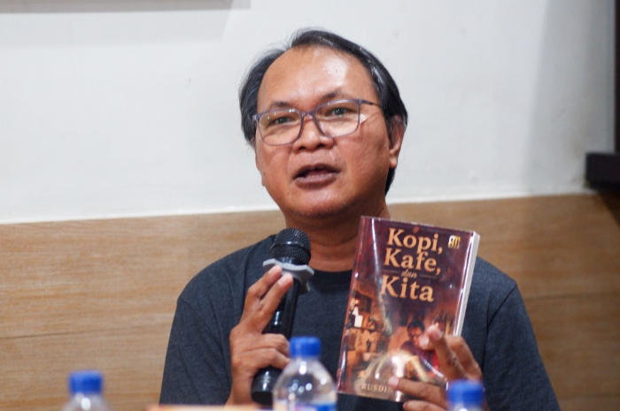 Cerita Sebelum Ngopi: Dari Menjilat Kopi Campur Gula di Ambon hingga Stoples Kopi Giling di Pasar