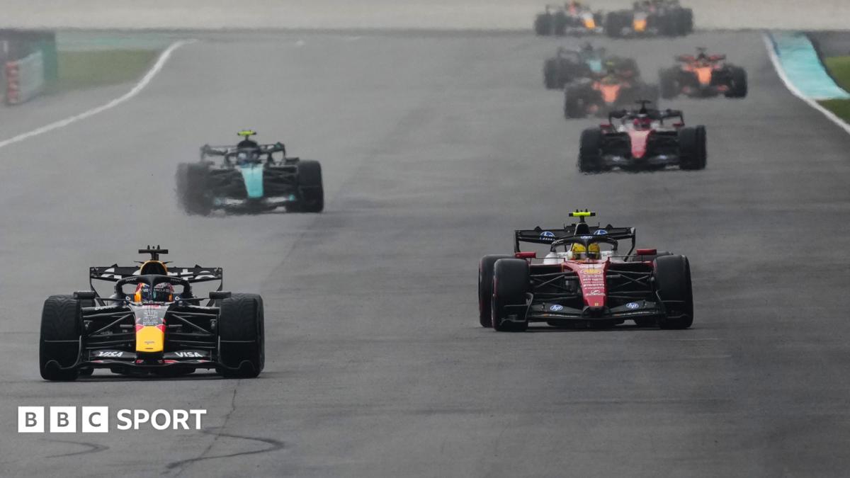 Carlos Sainz Desak F1 Evaluasi Total Aturan Mesin Usai Kekacauan di Malaysia