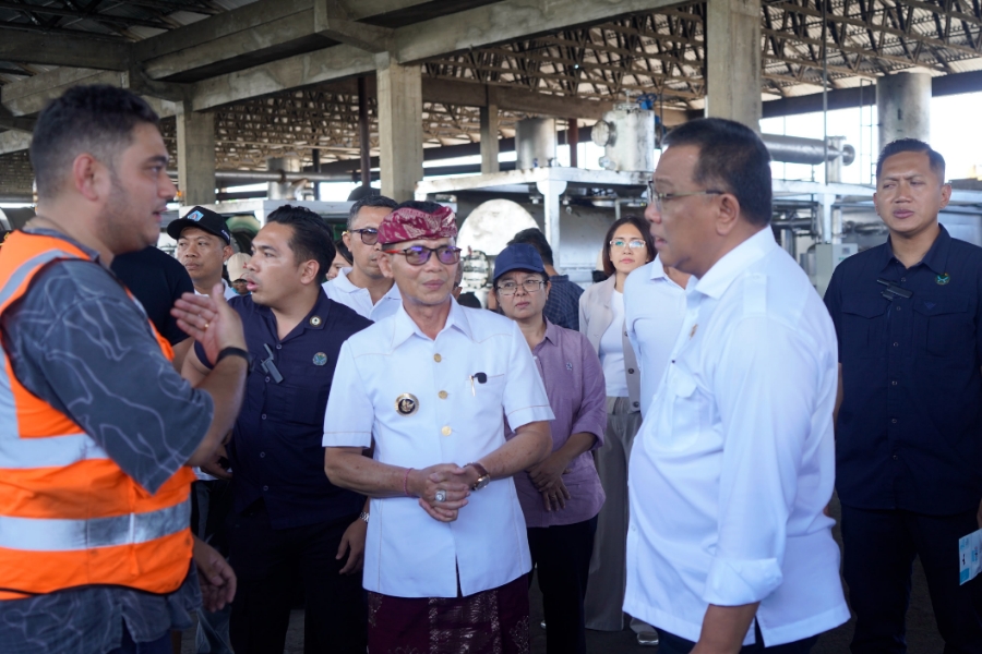 Menteri LH Tinjau Pirolisis TOSS Klungkung, 4 Mesin Olah 26 Ton Sampah Jadi BBM dan Green Coal