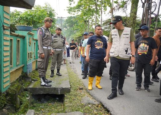 Wali Kota Medan Tinjau Banjir Beringin, Siapkan Drainase hingga 10.000 CCTV Tahun Depan