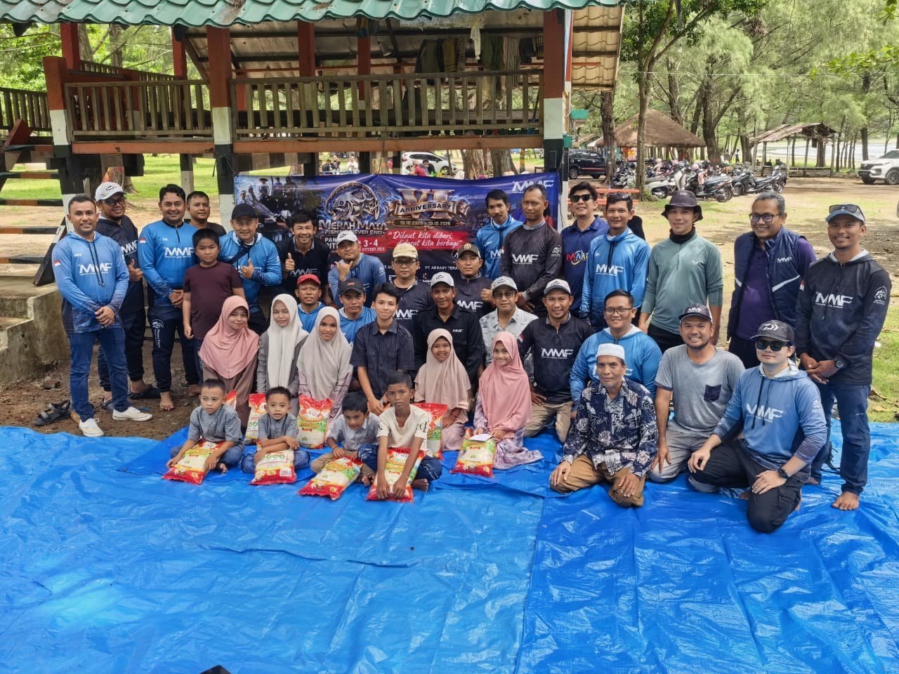 Komunitas Merah Mata Fishing Rayakan HUT ke-6 di Pantai Riting Aceh Besar, Santuni Anak Yatim