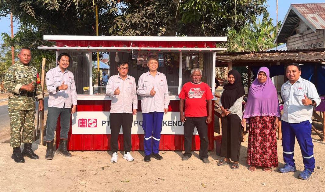 PT DSSP Power Kendari Beri Box Jualan dan Modal Usaha ke Pelaku UMKM di Konsel