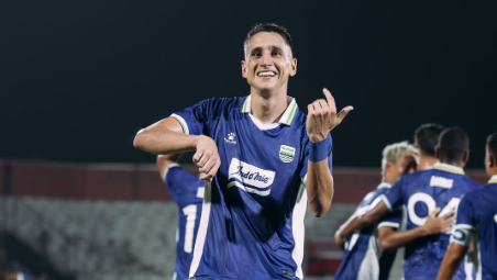 Luka Menalo Sebut Jadwal Persib Bandung Oktober Gila, Tiga Kompetisi Menanti