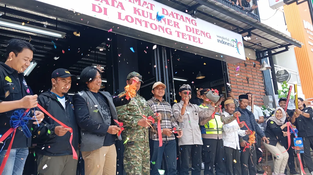 Warung Lontong Tetel Buka Cabang di Dieng Kulon, 80 Persen Karyawan Warga Lokal