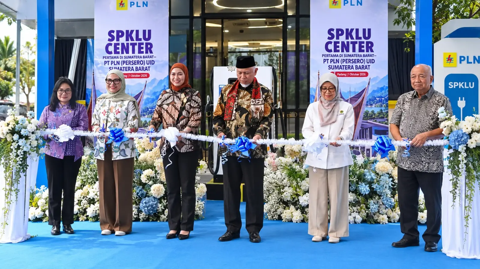 PLN Resmikan SPKLU Center Pertama di Sumbar, Barengi Promo Tambah Daya Diskon 50 Persen