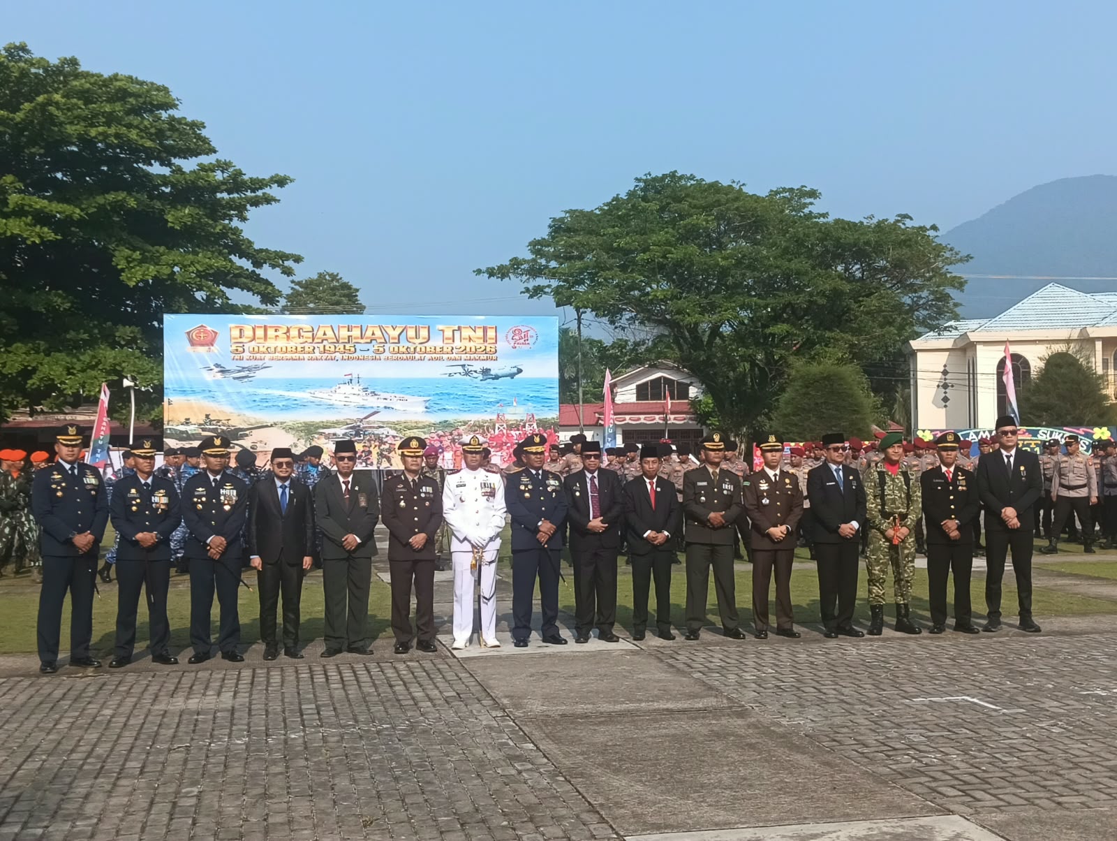 Upacara HUT ke-81 TNI Digelar di Pantai Piwang Natuna, Danlanud RSA Pimpin Peringatan di Perbatasan
