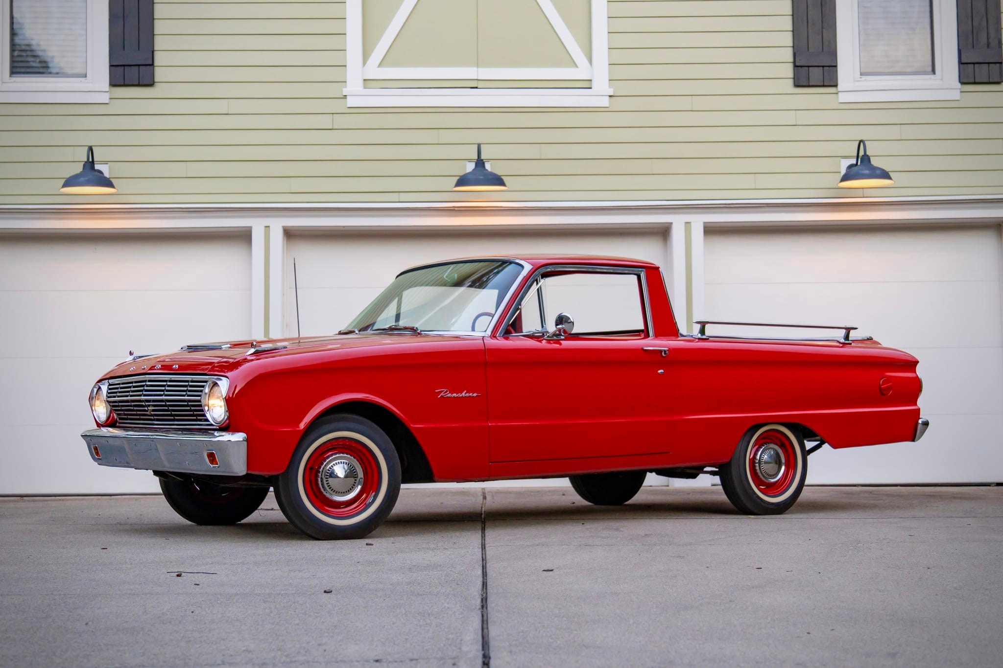 Ford Falcon Ranchero 1963 di Lelang Bring a Trailer, Pikap Klasik Berbalut Merah Ceria