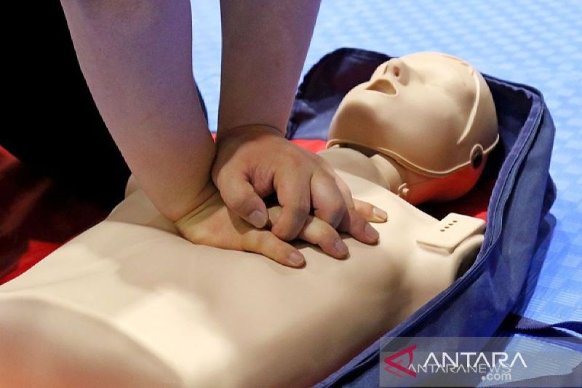 Dinkes Kalbar Latih Tenaga Medis FKTP Tangani Henti Jantung dengan EKG dan AED