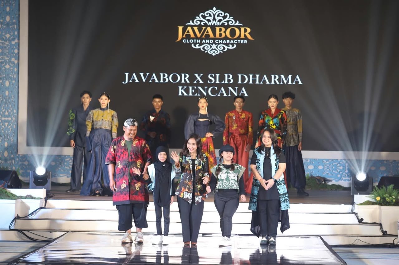 Batik Siswa SLB Dharma Kencana Balikpapan Tampil di Panggung BIFF 2026 Samarinda